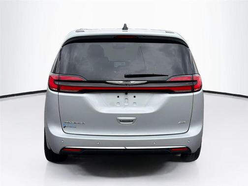 Silver Mist Clearcoat 2026 Chrysler Pacifica Select