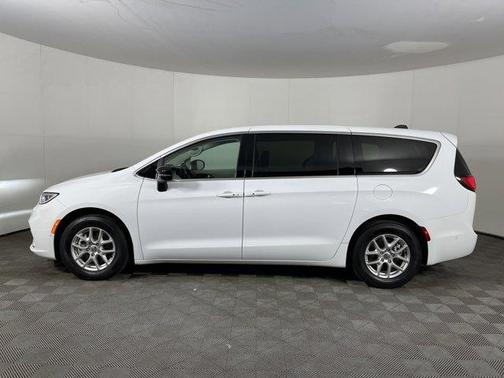 2024 Chrysler Pacifica Touring-L