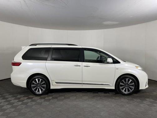 2018 Toyota Sienna XLE Premium