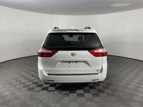2018 Toyota Sienna XLE Premium
