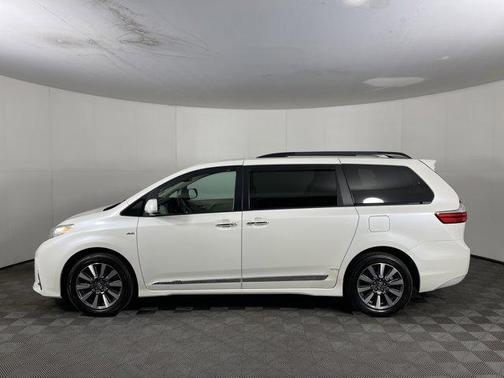 2018 Toyota Sienna XLE Premium