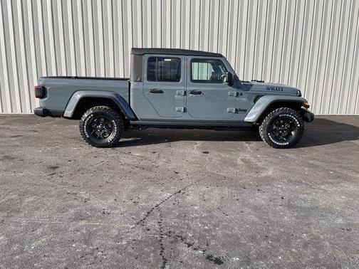 2026 Jeep Gladiator Sport