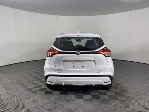2022 Nissan Kicks SV