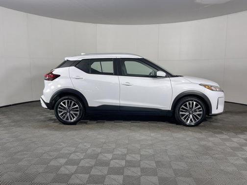 2022 Nissan Kicks SV