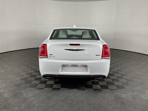2022 Chrysler 300 Touring
