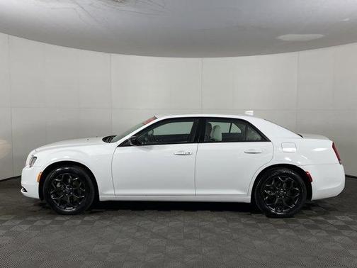 2022 Chrysler 300 Touring