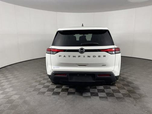 2024 Nissan Pathfinder S