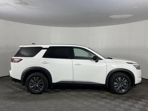 2024 Nissan Pathfinder S