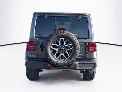 Granite Crystal Clearcoat Metallic 2025 Jeep Wrangler Sahara