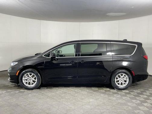 2024 Chrysler Pacifica Touring-L