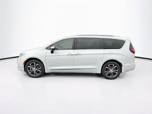 Bright White Clearcoat 2026 Chrysler Pacifica Pinnacle