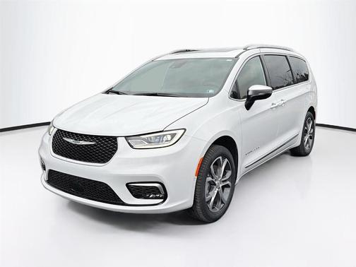 Bright White Clearcoat 2026 Chrysler Pacifica Pinnacle