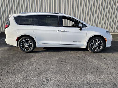 2026 Chrysler Pacifica Pinnacle