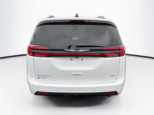 Bright White Clearcoat 2026 Chrysler Pacifica Pinnacle