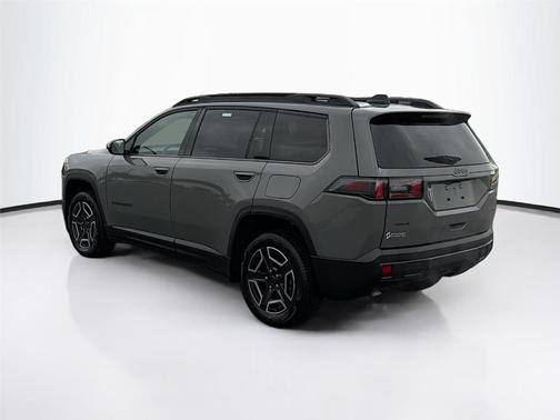 Sting Gray Clearcoat 2026 Jeep Cherokee LAREDO/LIMITED