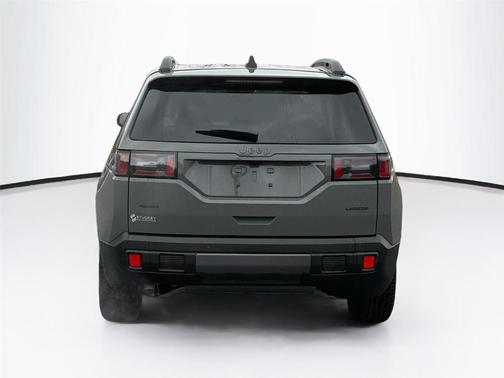 Sting Gray Clearcoat 2026 Jeep Cherokee LAREDO/LIMITED