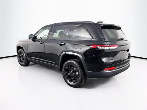 Diamond Black 2024 Jeep Grand Cherokee Laredo
