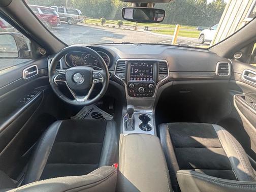 Grey 2018 Jeep Grand Cherokee Laredo