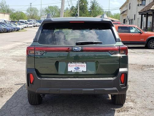 Deep Emerald Green Pearl 2026 Subaru Outback Premium