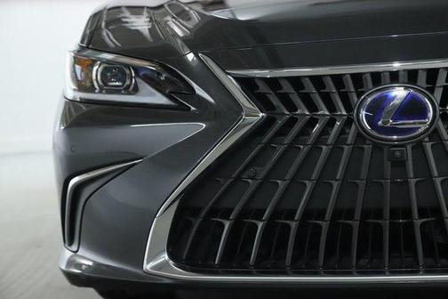 2022 Lexus ES 300h Luxury