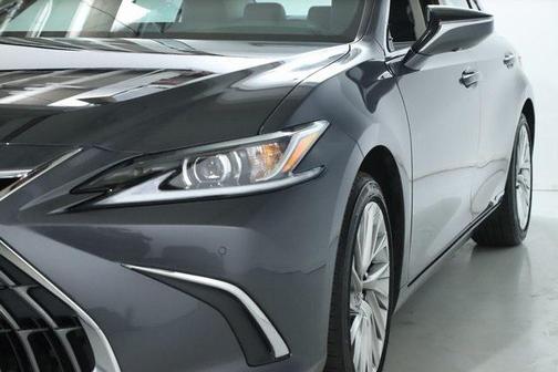 2022 Lexus ES 300h Luxury