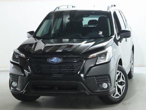 Crystal Black Silica 2023 Subaru Forester Premium