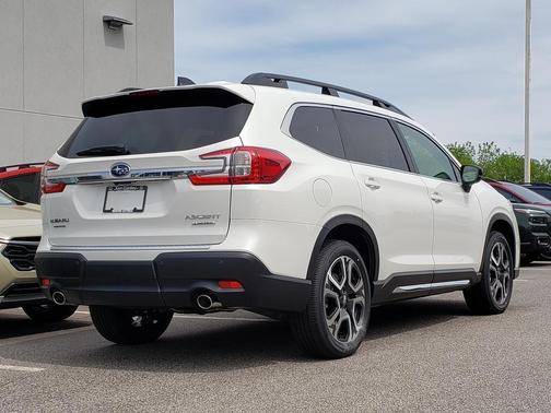 Crystal White Pearl 2026 Subaru Ascent Limited 8-Passenger