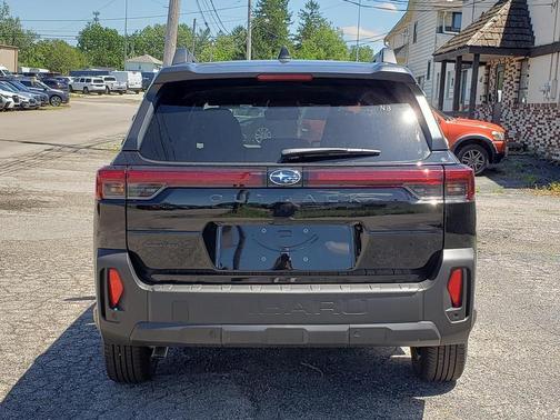 Crystal Black Silica 2026 Subaru Outback Premium