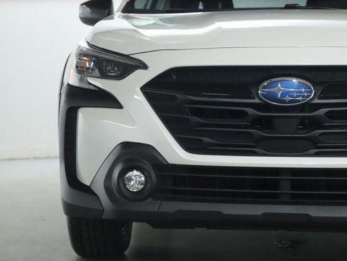 Crystal White Pearl 2023 Subaru Outback Onyx Edition