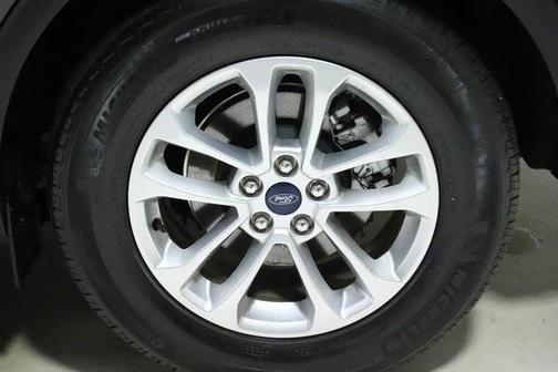 Photo 5 of 47 of 2020 Ford Escape SE