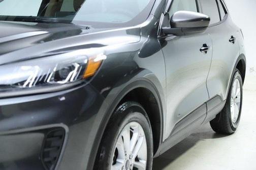 Photo 2 of 47 of 2020 Ford Escape SE