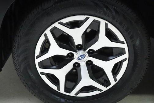 Photo 3 of 49 of 2019 Subaru Forester Premium