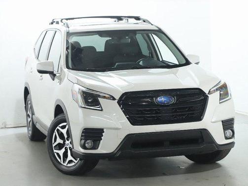 Crystal White Pearl 2022 Subaru Forester Premium