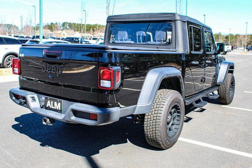 2022 Jeep Gladiator Sport