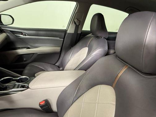 2019 Toyota Camry Hybrid XLE