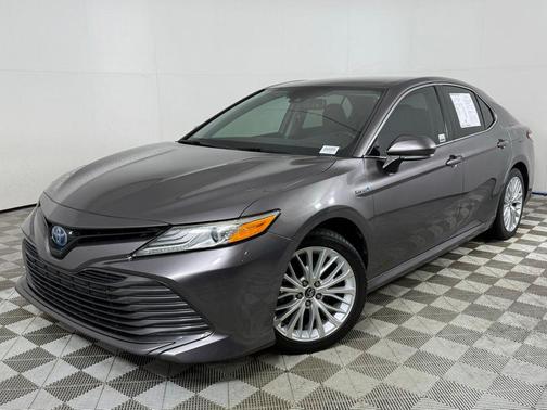 2019 Toyota Camry Hybrid XLE