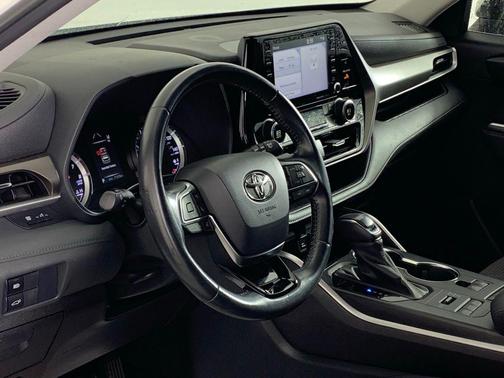 2021 Toyota Highlander LE