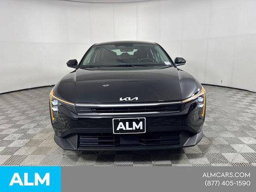 Aurora Black Pearl 2025 Kia K4 LXS