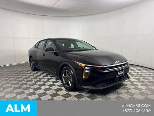 Aurora Black Pearl 2025 Kia K4 LXS