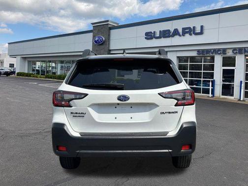 Crystal White Pearl 2025 Subaru Outback Onyx Edition