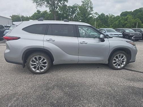 Celestial Silver Metallic 2023 Toyota Highlander Hybrid Limited