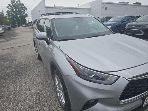 Celestial Silver Metallic 2023 Toyota Highlander Hybrid Limited