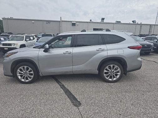 Celestial Silver Metallic 2023 Toyota Highlander Hybrid Limited