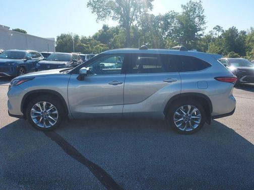Celestial Silver Metallic 2023 Toyota Highlander Hybrid Limited