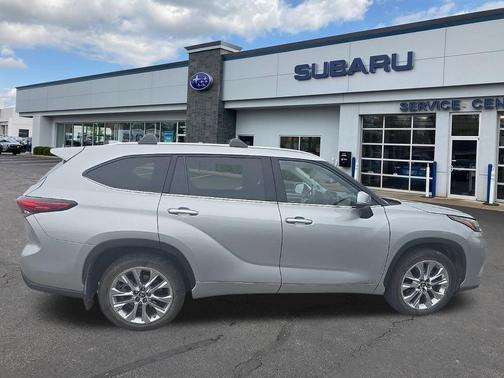 Celestial Silver Metallic 2023 Toyota Highlander Hybrid Limited