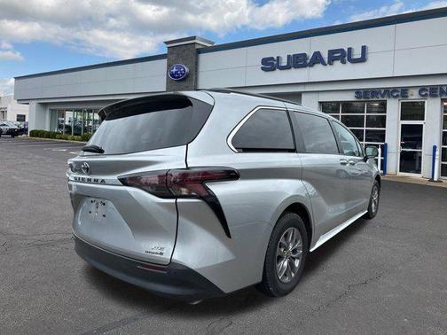 2024 Toyota Sienna XLE