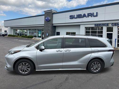 2024 Toyota Sienna XLE