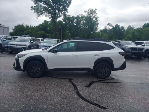 Crystal White Pearl 2025 Subaru Outback Onyx Edition XT