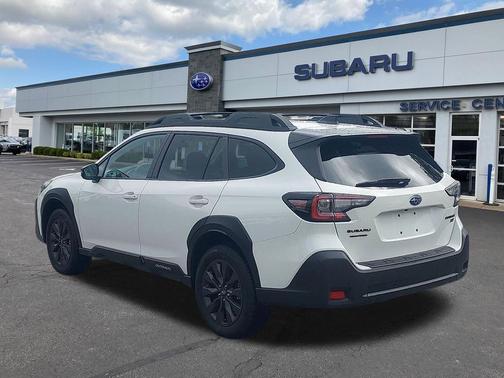Crystal White Pearl 2025 Subaru Outback Onyx Edition XT