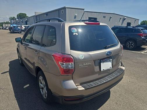 Gold 2015 Subaru Forester 2.5i Premium